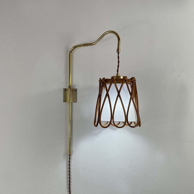 Articulating Wall Light in Rattan Fabric & Brass, France, 1950s For Sale - Image 3 of 15
