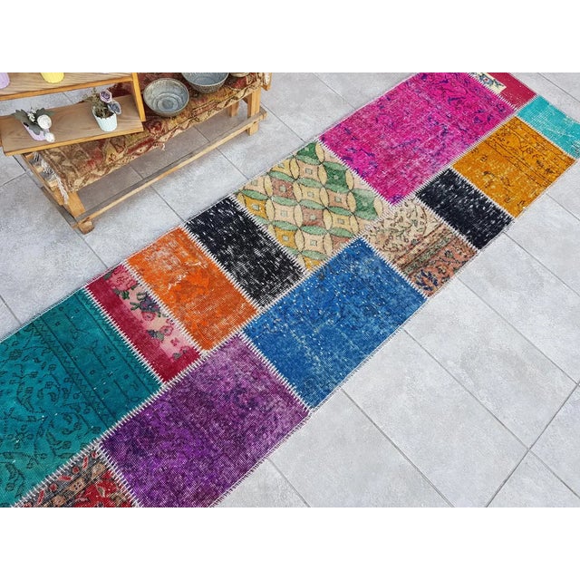 Mid 20th Century Bohemian Handknotted Wool Runner Anatolian Handknotted Oushak Runner For Sale - Image 9 of 10