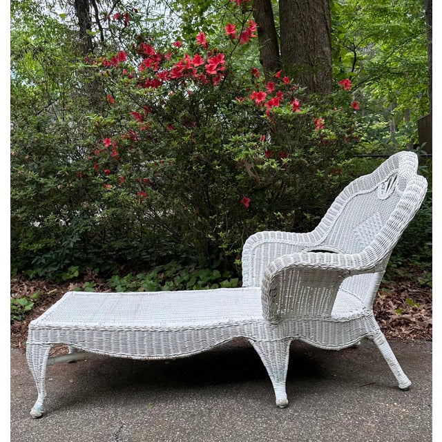 Early 20th Century Victorian White Wicker Rattan Chaise Lounge Chair For Sale - Image 11 of 11