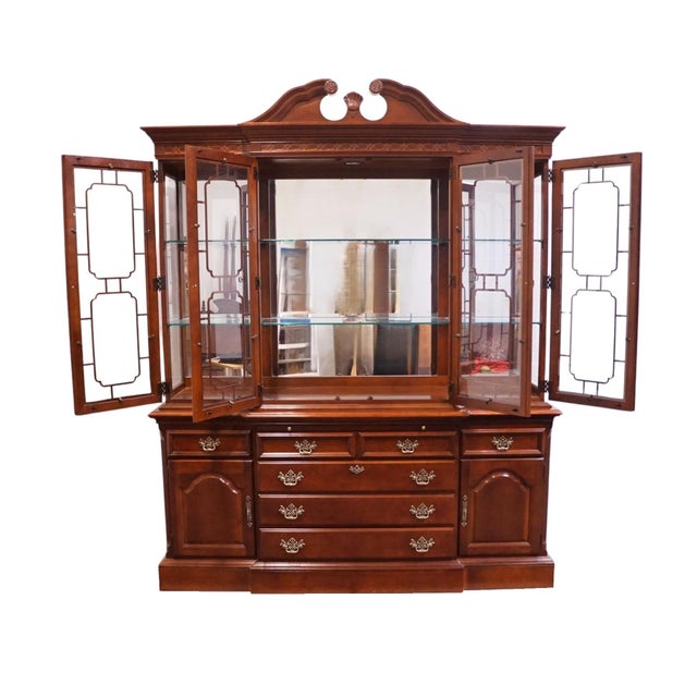 Stanley Furniture Stanley Furniture American Heritage Collection Mahogany Traditional Style 72" Buffet W. Lighted Display China Cabinet 172-11-04 / 172-11-24 For Sale - Image 4 of 18