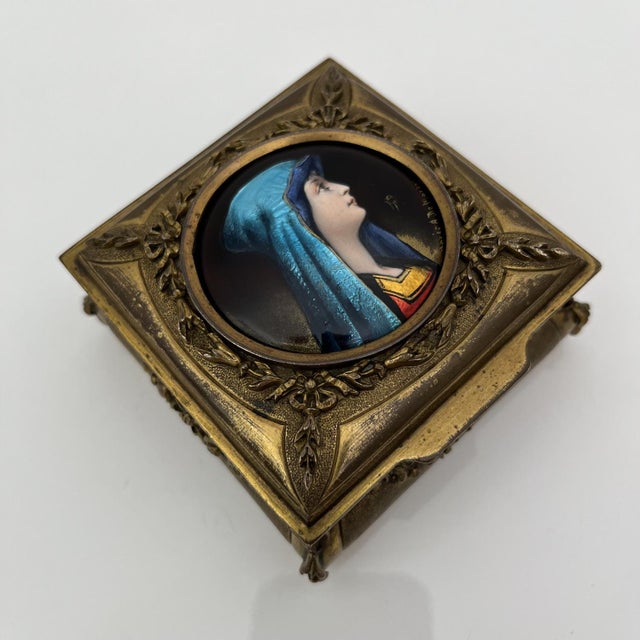 Gilt Bronze Box Portrait in Medallion attributed to De Mandre, France, 1900s For Sale - Image 11 of 18