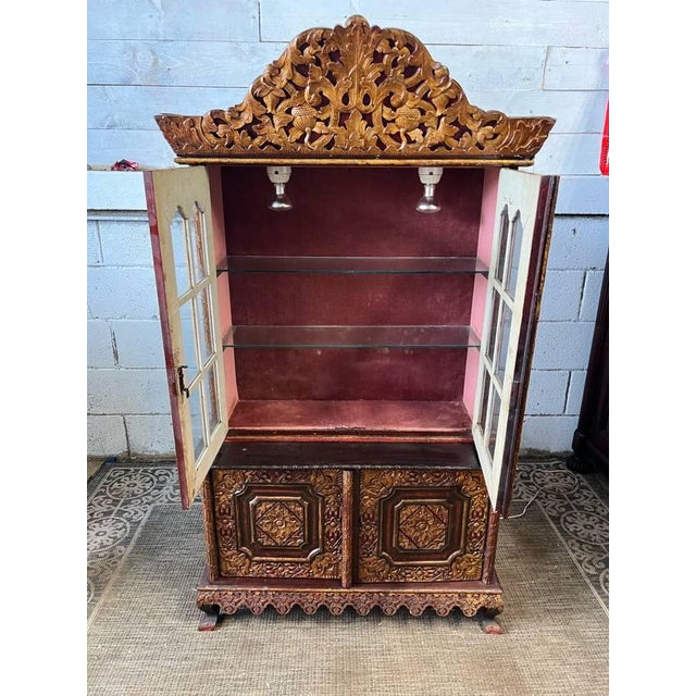 Vintage Chinoiserie Style Gilt Red Lacquered Decorated Two-Part Display Curio Cabinet For Sale - Image 12 of 12