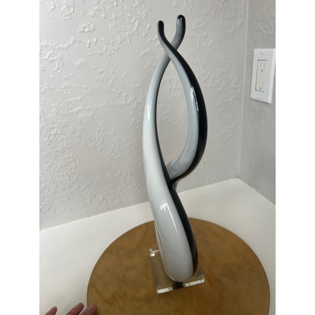 This striking vintage Murano art glass sculpture features an elegant love knot (infinity) form in cased black and white...