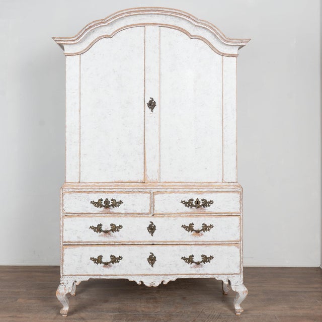 Gustavian (Swedish) Late 18th Century Swedish White Gustavian Wedding Cabinet For Sale - Image 3 of 17