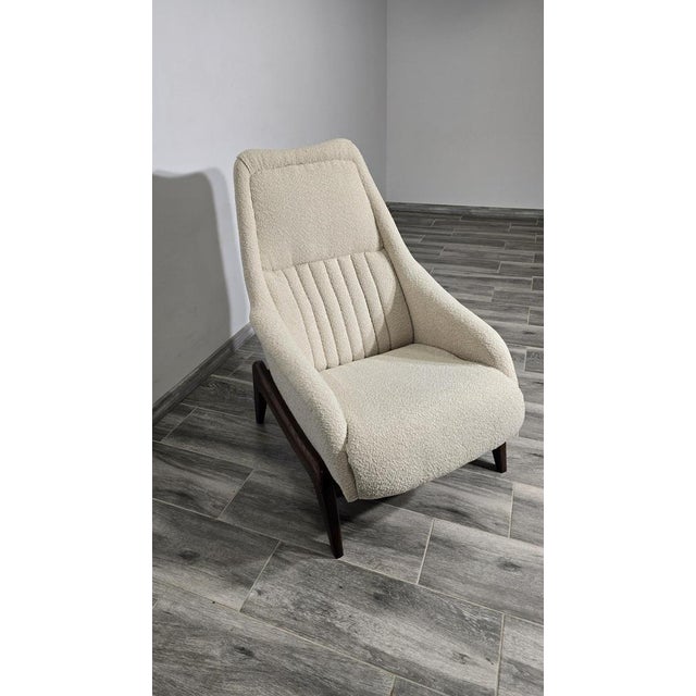 Mid-Century Modern Mid-Century Armchair in Fabric and Wood For Sale - Image 3 of 12