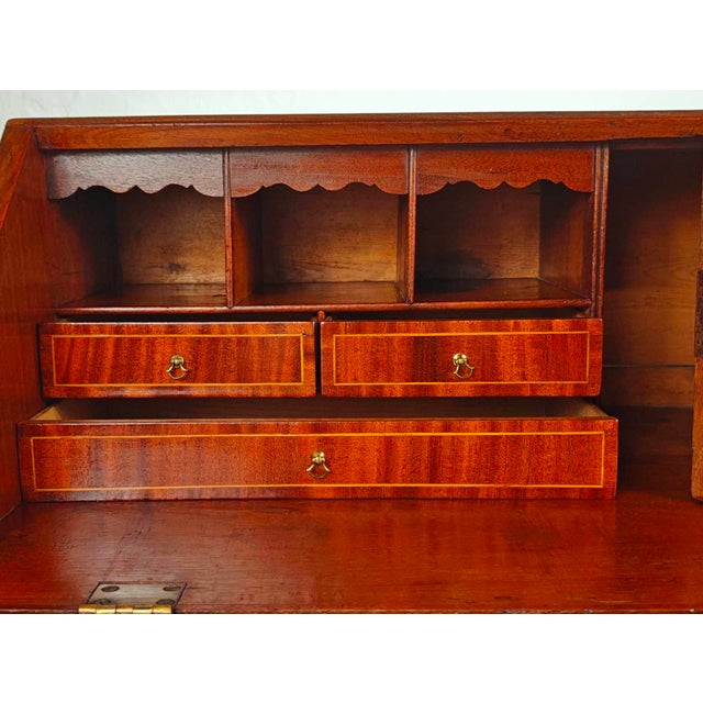 Antique English George III Secretaire in Oak, 1800 For Sale - Image 6 of 18