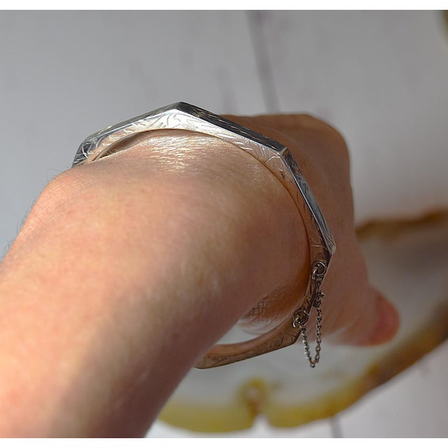 Vintage Engraved Octagon Shaped Hinged Sterling Silver Bangle Bracelet For Sale - Image 9 of 17