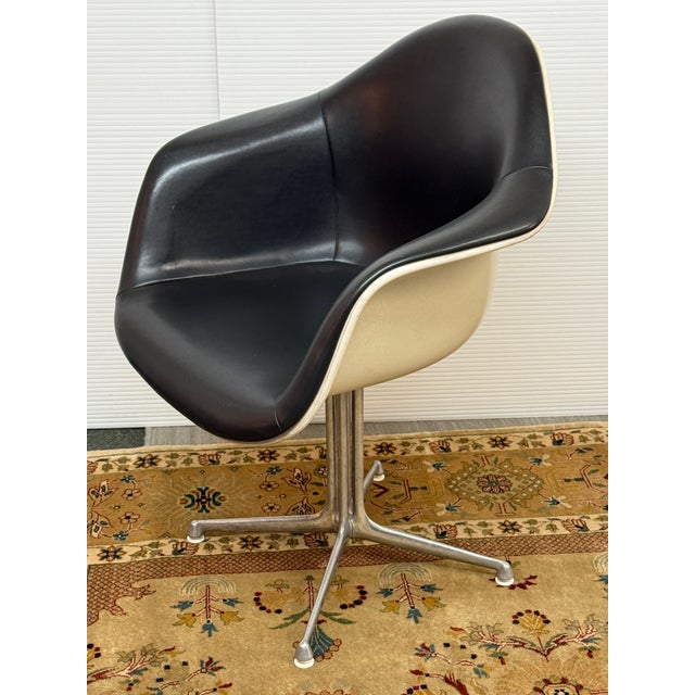 Mid-Century Modern Charles & Ray Eames for Herman Miller La Fonda Chair For Sale - Image 3 of 12