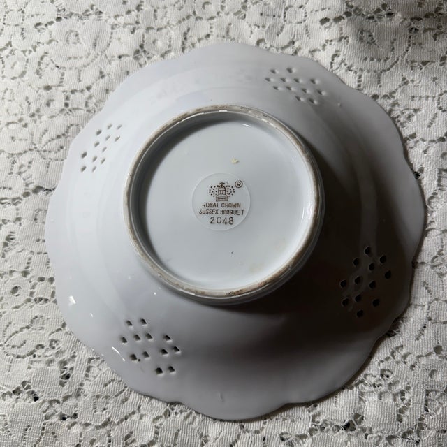 Beautiful golf scallop porcelain plate with floral pattern by Royal Wilton Grimwades highlights the summertime patterns...