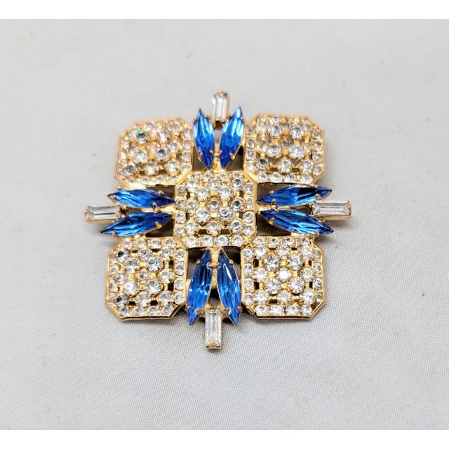 Vintage 1960s Signed Hobe Goldtone Faux-Sapphire & Clear Rhinestone Brooch For Sale In Philadelphia - Image 6 of 7