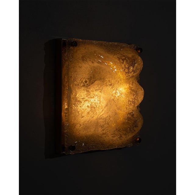 Murano Ice Glass Wall Lamp with Brass Backplate, Italy, 1970s For Sale - Image 4 of 15