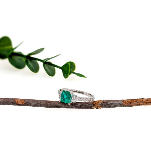 Colombian Emerald Ring With Diamond Accents: 14k Solid Gold, Asscher Cut 6mm, Size 6.75 For Sale - Image 4 of 6