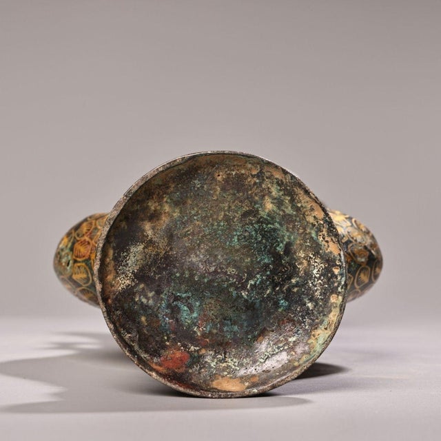 Gilt‑Inlaid Bronze Peacock Vase For Sale - Image 4 of 9