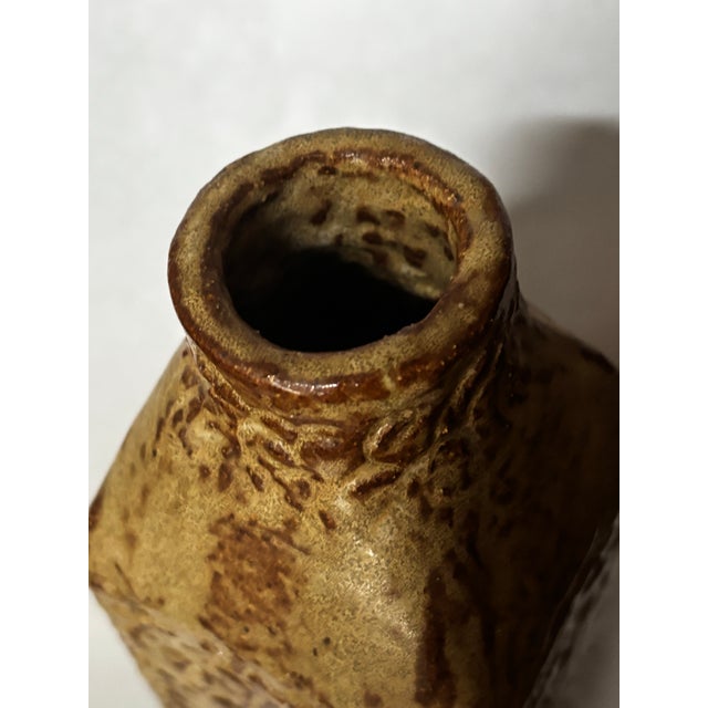 Mid-Century Modern Vintage Ruth Batkin RLB Hand-Built Textured Studio Pottery Bottle Vase, 14” For Sale - Image 3 of 6
