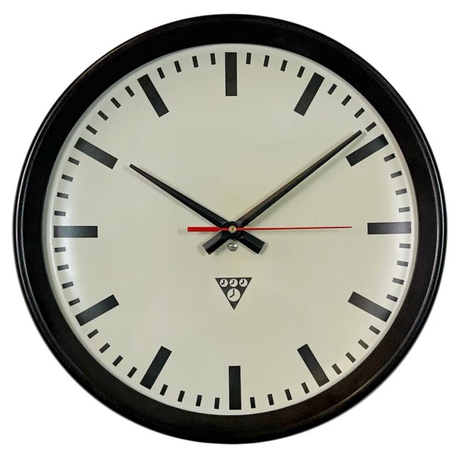 Industrial Brown Bakelite Factory Wall Clock from Pragotron, 1960s For Sale - Image 17 of 17