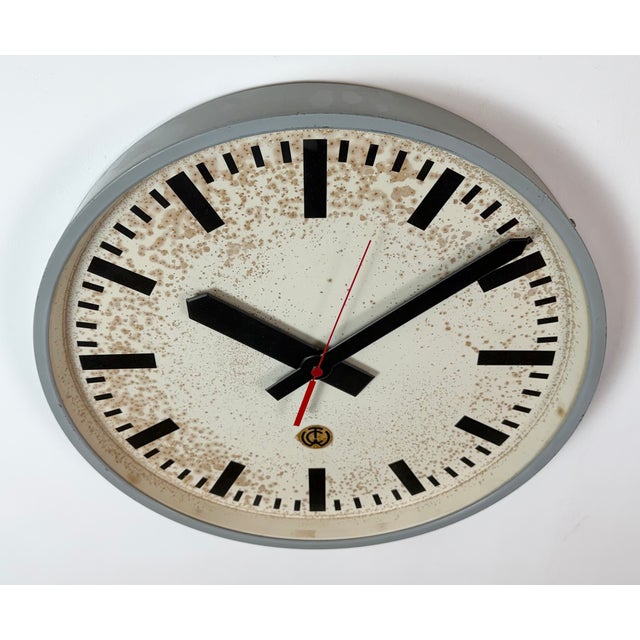 Large Grey Industrial Station Wall Clock from CTW, 1960s For Sale - Image 4 of 18