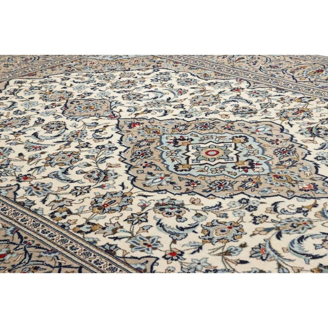 Textile Middle Eastern Rug in Pure Wool For Sale - Image 7 of 11