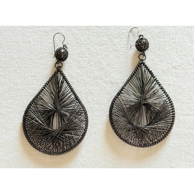 Vintage 1980s 1990s Brutalist Boho Gunmetal Wire Mesh Teardrop Earrings For Sale In New York - Image 6 of 6