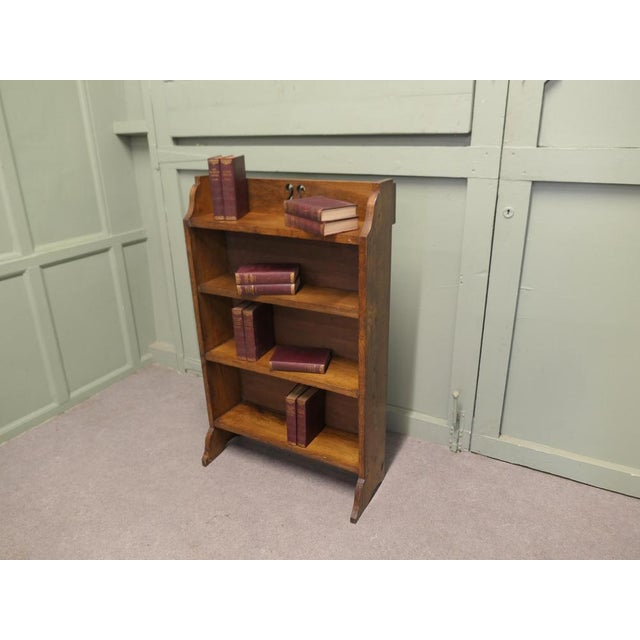 1920s Arts & Crafts Bookcase with Carved Gallery, 1920 For Sale - Image 5 of 8