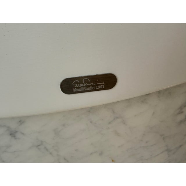 Knoll Knoll Saarinen Dining Table, Carrera Marble For Sale - Image 4 of 12