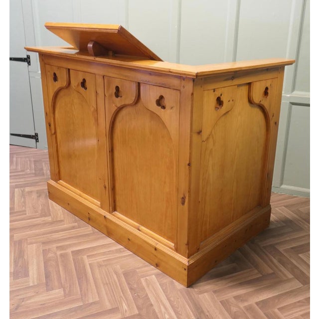 Arts and Crafts Pine Reception Desk, 1960 For Sale - Image 3 of 8