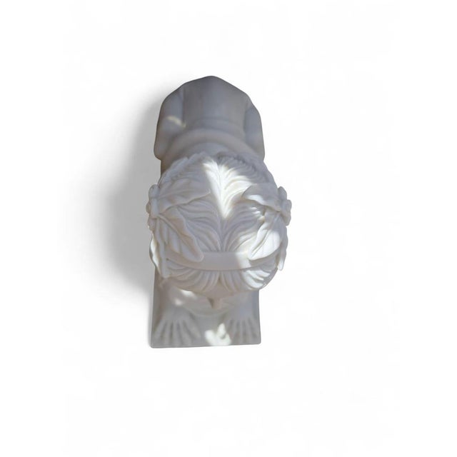 Egyptian Sphinx Sculptures in White Marble, Italy, 20th Century, Set of 2 For Sale - Image 6 of 10
