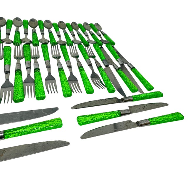 Mid-Century Modern Vintage Cambridge "Dazzle" 44-Piece Flatware Set | Mid Century Modern Green Textured Plastic Handles | Stainless Steel Cutlery MCM For Sale - Image 3 of 13