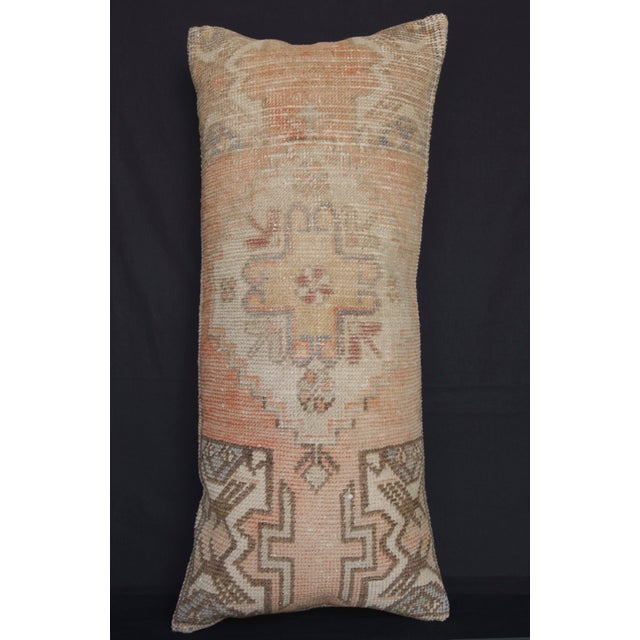 Here i am listing a 100% Handmade double knotted rug pillow cover, made from Vintage Oushak carpet rug. This’s a modern...
