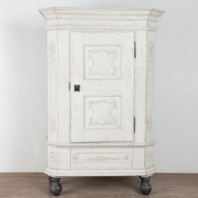 Neoclassical Early 19th Century Swedish White Painted Oak Single Door Armoire For Sale - Image 3 of 13
