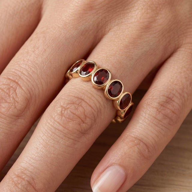 The Elegance of Continuous Brilliance Make a sophisticated statement with this striking full-eternity ring, meticulously...