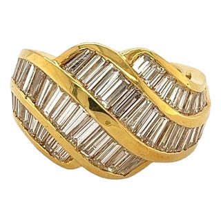 Late 20th Century Stunning 18k Diamond Ring, Size 6.75 For Sale