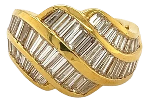 Late 20th Century Stunning 18k Diamond Ring, Size 6.75