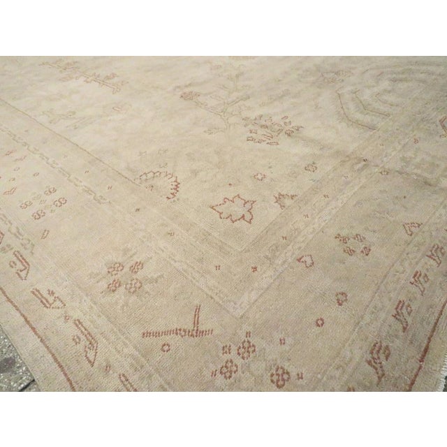Galerie Shabab Collection Early 20th Century Turkish Oushak Room Size Carpet For Sale In New York - Image 6 of 7