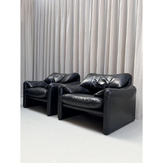 Black Early Edition Maralunga Sofa and Lounge Chairs by Vico Magistretti for Cassina, Italy, 1970s, Set of 3 For Sale - Image 8 of 13