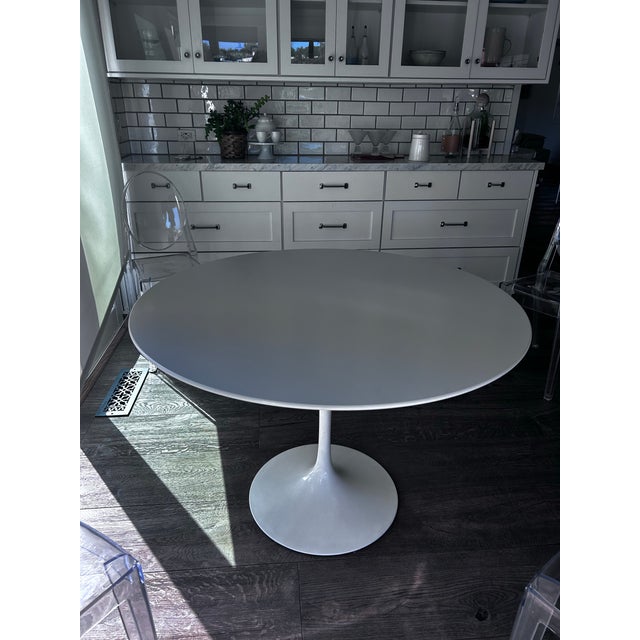 Mid-Century Modern Saarinen Dining Table Round by Knoll -Midcentury Style For Sale - Image 3 of 6