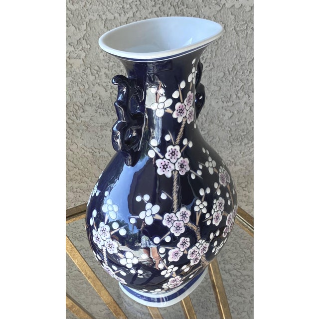 Mid 20th Century Mid 20th-Century Prunus Blossom 玉壶春瓶 Yuhuchunping-Shape Vase With Chinese Dragon-Handles For Sale - Image 5 of 18