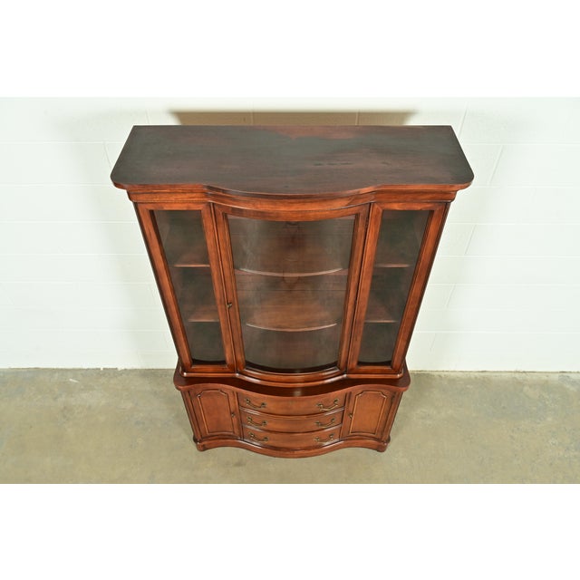 Baker Furniture Style Georgian Carved Mahogany Breakfront Bookcase Cabinet, Circa 1950s For Sale - Image 9 of 12