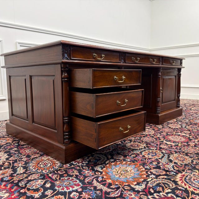 Large Classic English Desk in Leather For Sale - Image 15 of 18