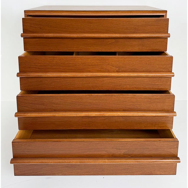 1950s 1950s T.h. Robsjohn-Gibbings for Widdicomb Chest, Restored, on Casters For Sale - Image 5 of 12