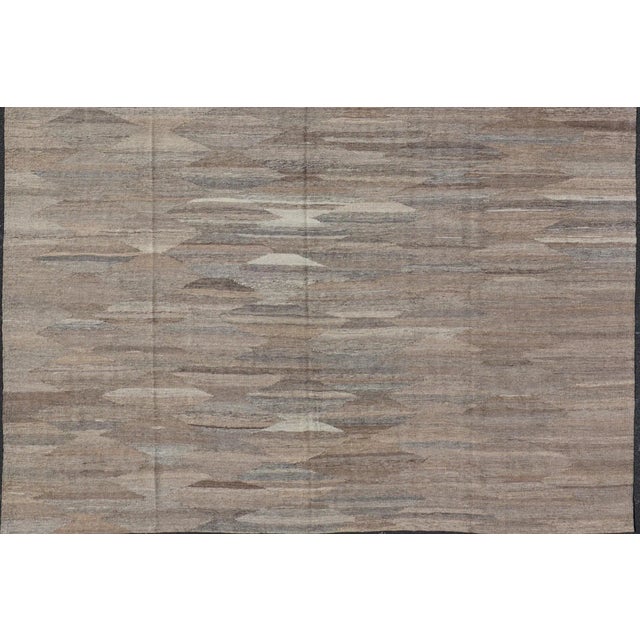 Modern Hand-Woven Flatweave Kilim in Wool With Sub-Geometric Diamond Design For Sale - Image 10 of 13