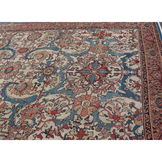 Antique Persian Sultanabad Rug in Ivory Background, Blue, Salmon & Multi Colors For Sale In Atlanta - Image 6 of 17