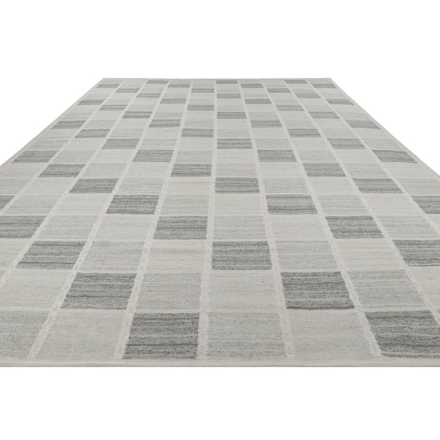 Rug & Kilim Rug & Kilim’s Oversized Scandinavian Style Rug in Gray & White Geometric Pattern For Sale - Image 4 of 9