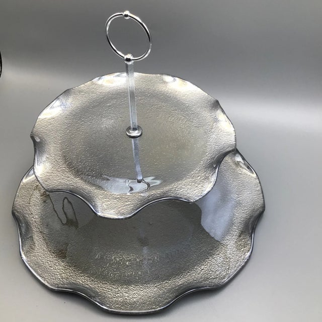 Here is an unusual Dorothy Thorpe style silver fade 2 tiered cake tray with chrome plated center handle. Very unusual with...