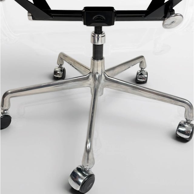 Herman Miller Eames Aluminum Group Soft Pad Management Chair – Black Leather For Sale - Image 9 of 11
