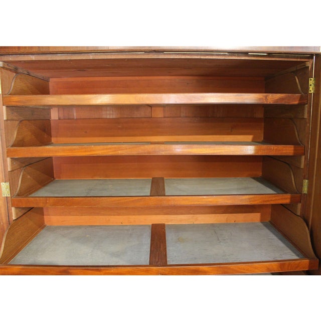 Early 19th Century Circa 1815 English Regency Period Linen Press For Sale - Image 5 of 10