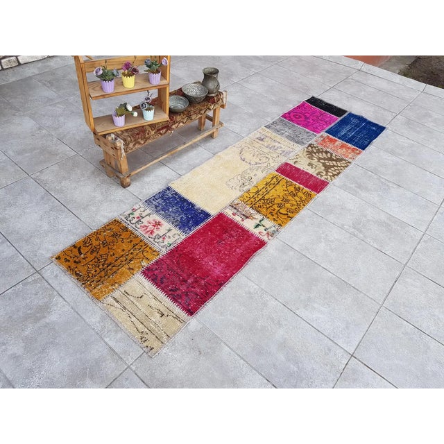 Textile Mid 20th Century Colourful Natural Oushak Runner Rug For Sale - Image 7 of 9