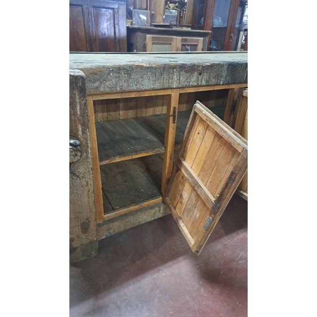 Carpenter's Workbench in Oak and Fir, 1890s For Sale - Image 4 of 12