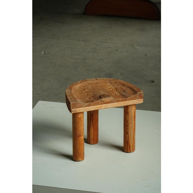 1950s Mid-Century Swedish Folk Art Sculptural Pine Stool, 1950s For Sale - Image 5 of 17