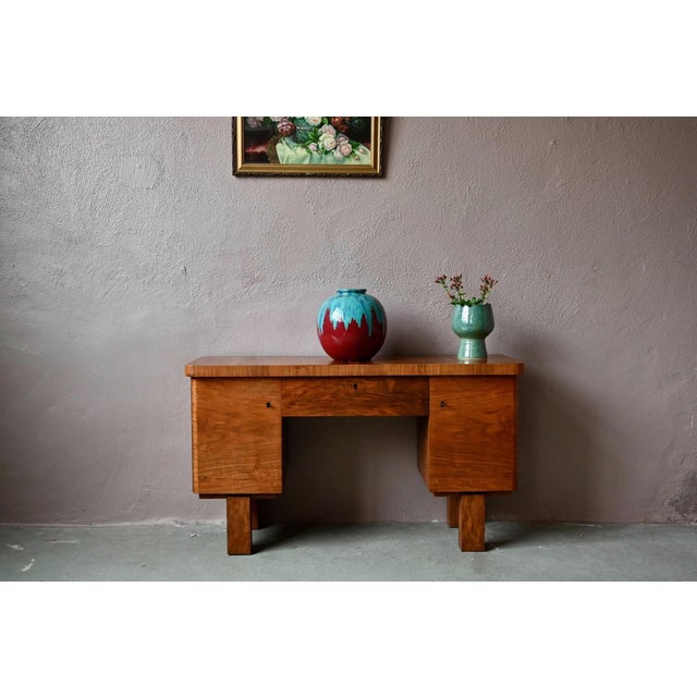 Art Deco Boudoir Dressing Table in Elm Burl and Brass, 1930s For Sale - Image 3 of 14