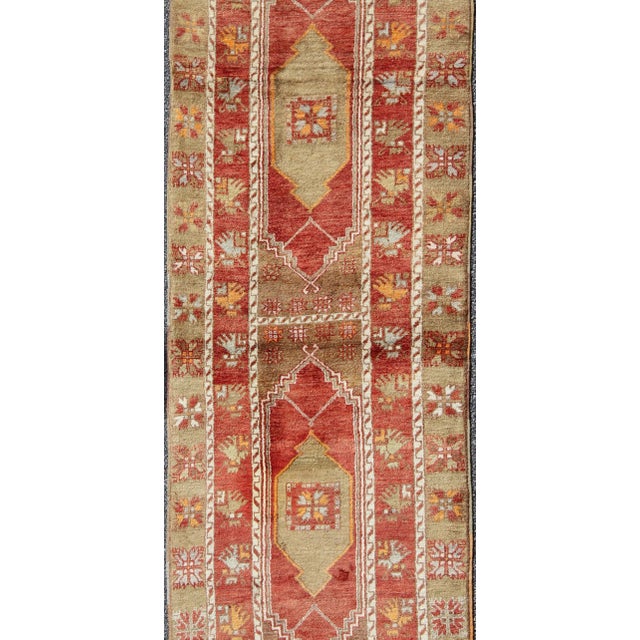 Red and Green Vintage Turkish Oushak Runner With Tribal Dual Medallions For Sale - Image 4 of 8